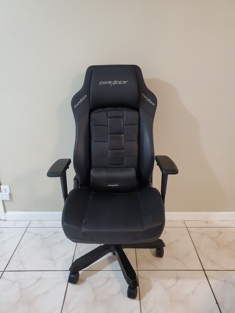 DXRacer Classic Gaming Desk Chair