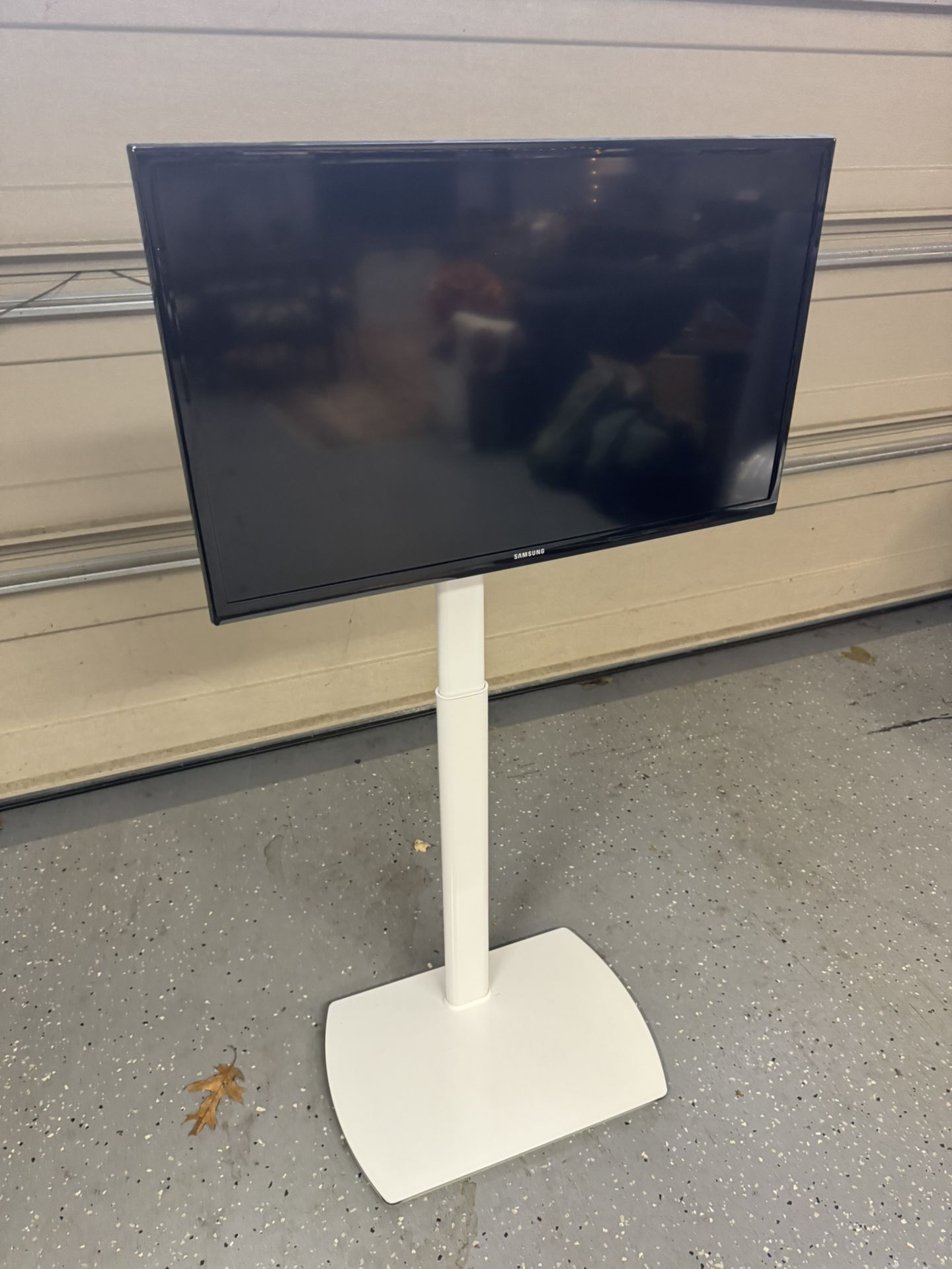 Small Tv With Stand