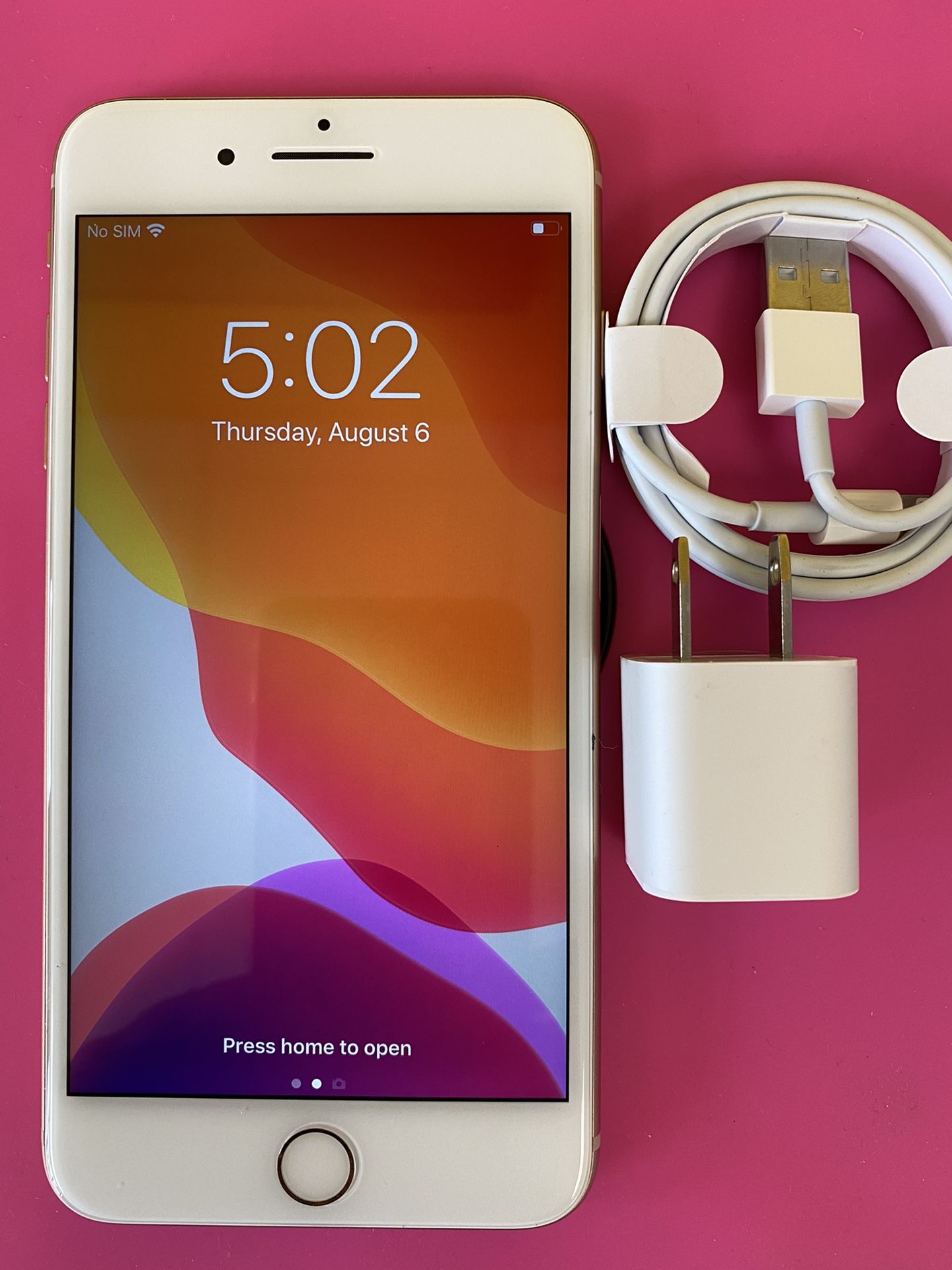 Factory unlocked apple iphone 8 plus 64 gb , store warranty