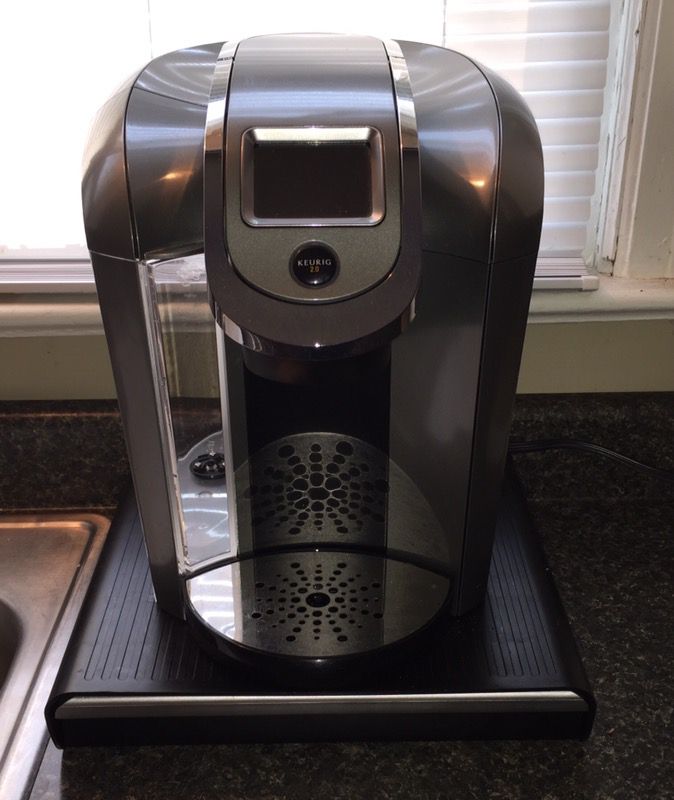 ALMOST NEW KEURIG WITH POD DRAWER