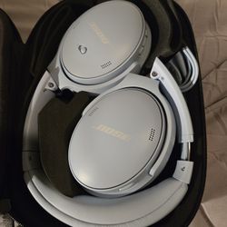 Bose Quiet Comfort Headphones- Open Box