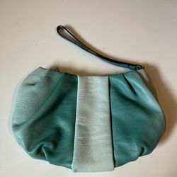 Simply Vera Wristlet/clutch 