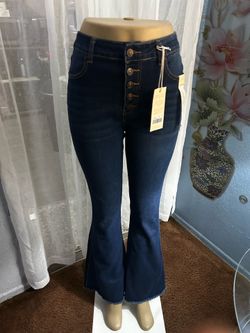 New pantalón flare color azul