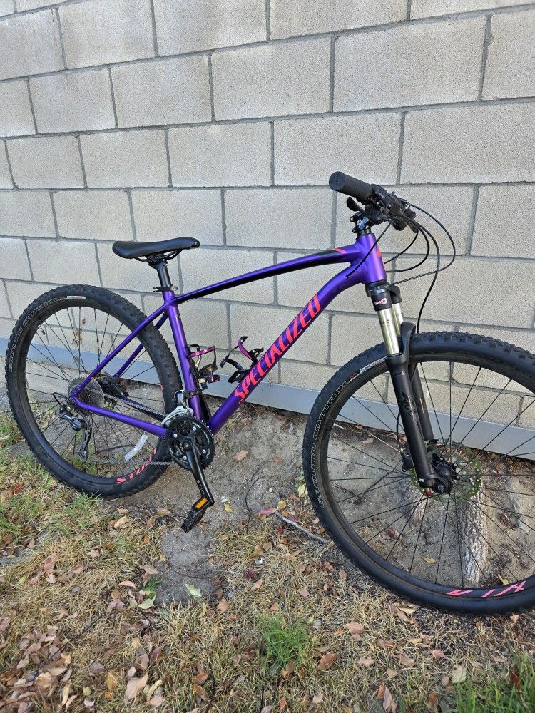 SPECIALIZED ROCKHOPPER 29 MOUNTAIN BIKE