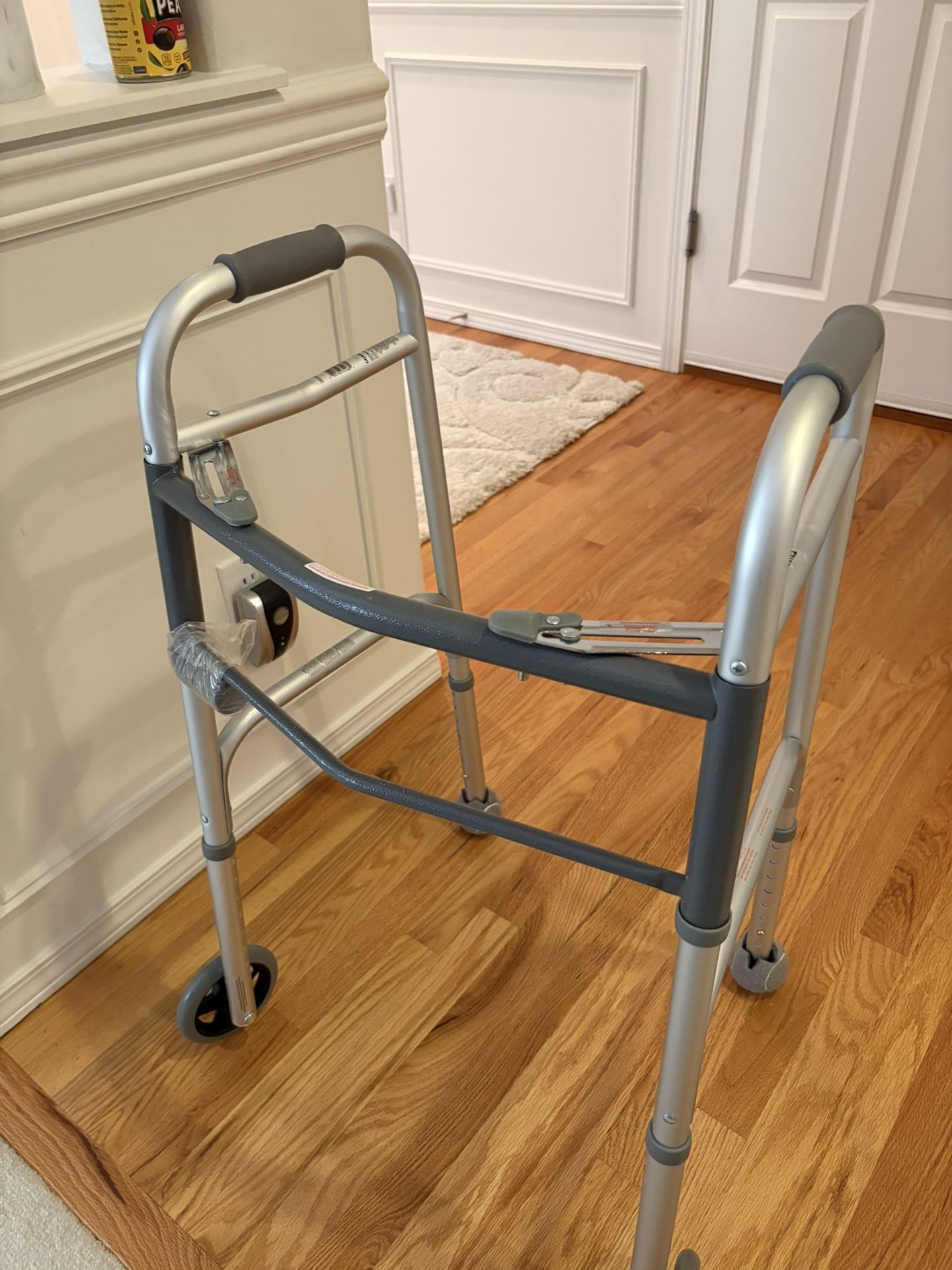 FOLDING WALKER