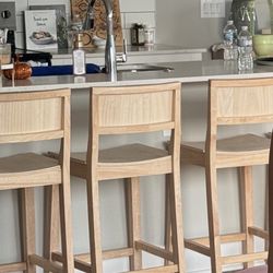 4 Bar stools 