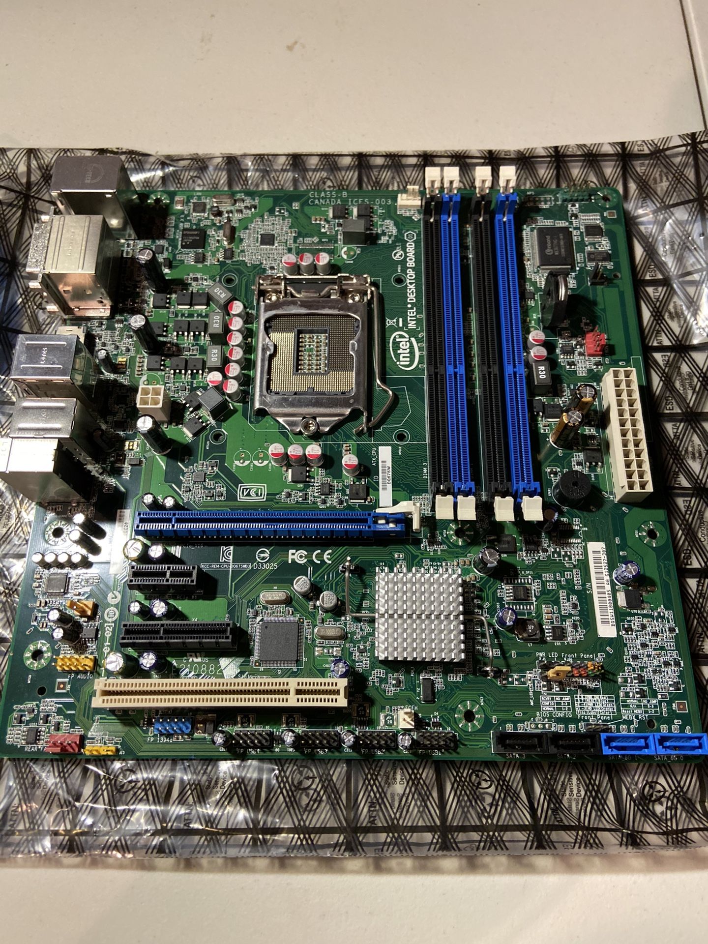 Intel DQ67SW Desktop PC Motherboard / Socket LGA1155 / 4 Slots DDR3