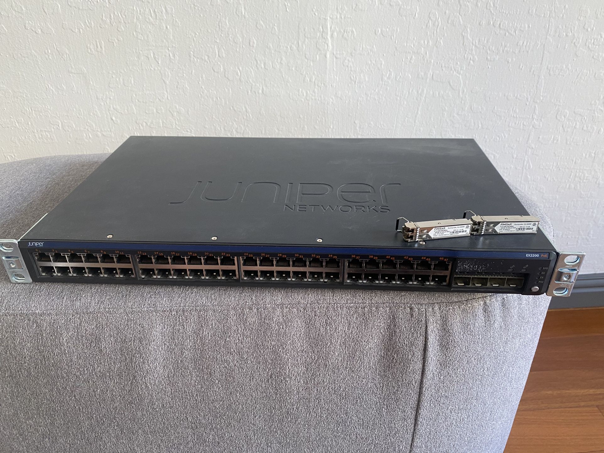 Juniper Networks EX2200 PoE 48xPorts Switch