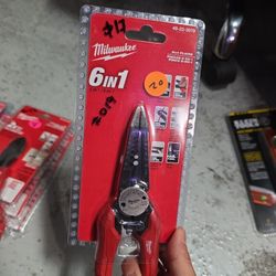 Milwaukee
7.75 in. Combination Electricians 6-in-1 Wire Stripper/Cutter Pliers