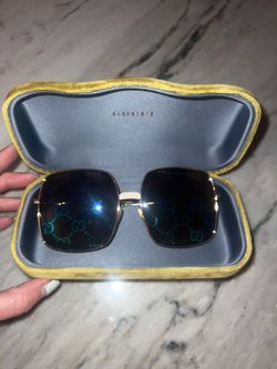 Gucci GG Lens Square Frame Sunglasses Gold Frame + Case Like New