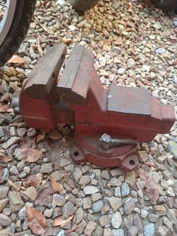 Bench vise