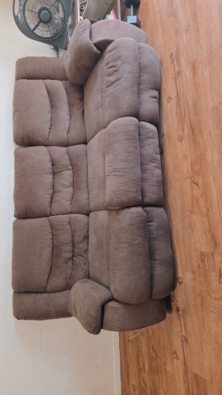Recliner couch set