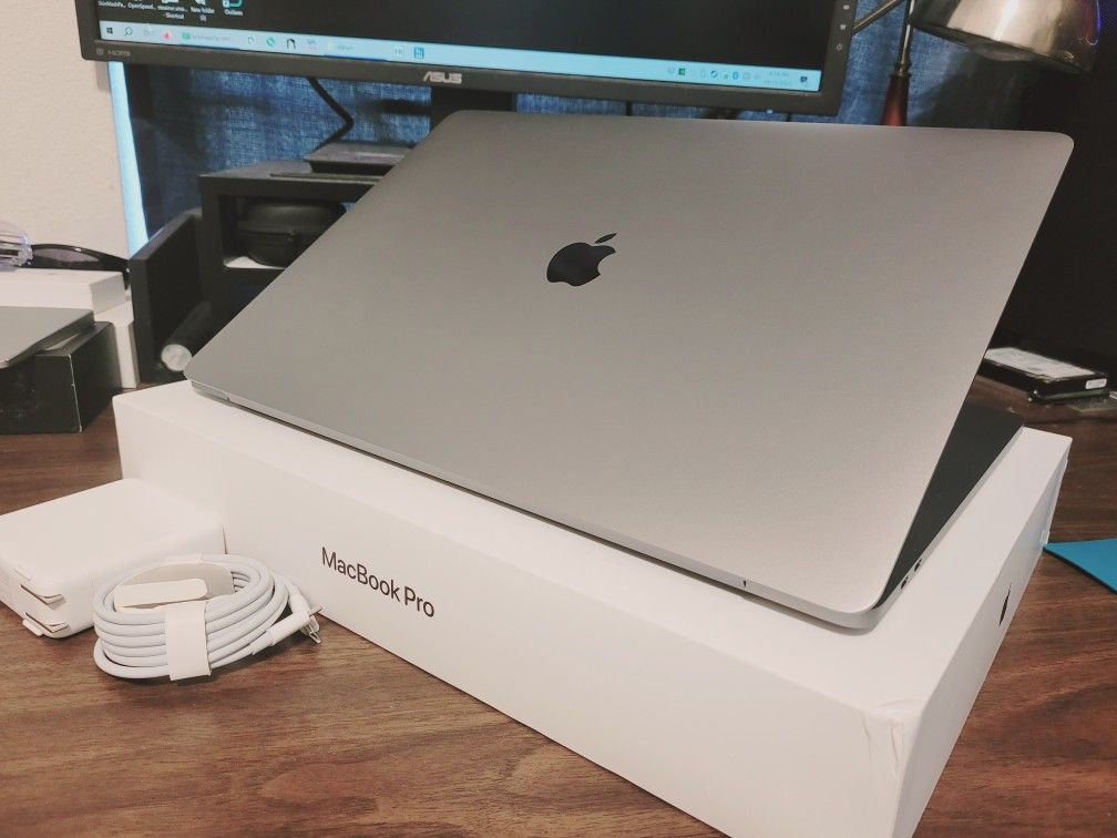 16in MacBook Pro Laptop, Core i7, Touchbar, Radeon Pro, Newest MacOS, box