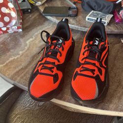 Never Used Tennis Shoes Puma 4.5 For Men 