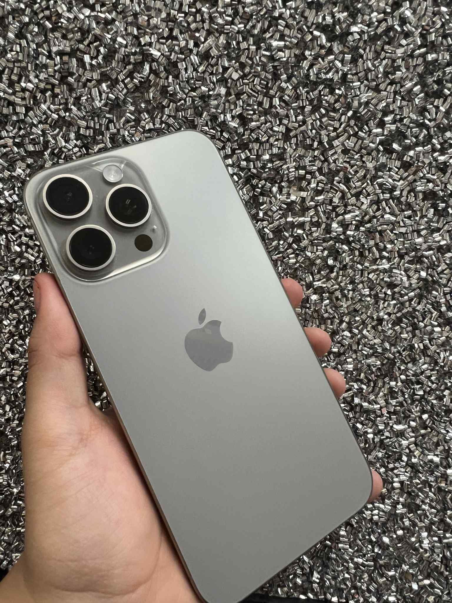 iPhone 15 Pro Max 256GB UNLOCKED