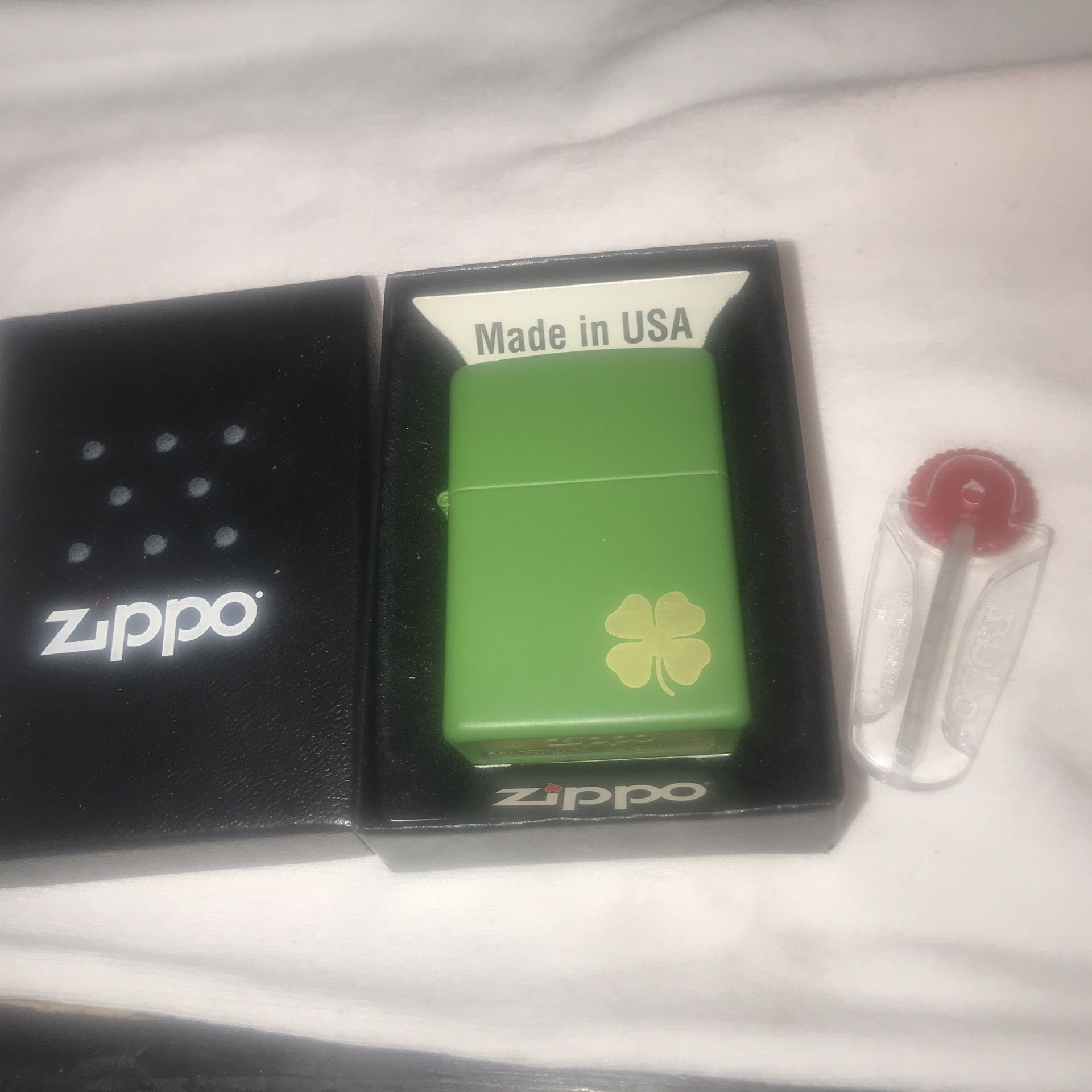 Zippo Gold Clover Green ST Patrick’s Day Zippo Lighter 2010 Green Matte Over Brass with 6 Flints
