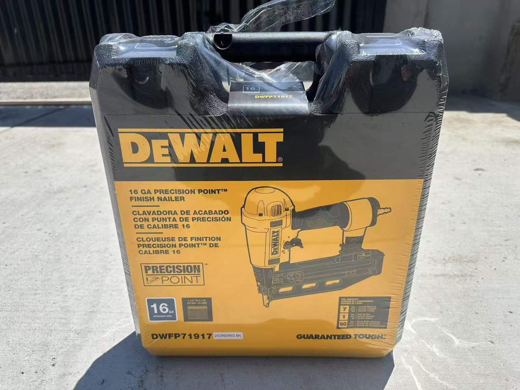 DEWALT Finishing Nailer