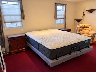 King Size Beautyrest Mattress + King Koil Electric Adjustable Base – $300