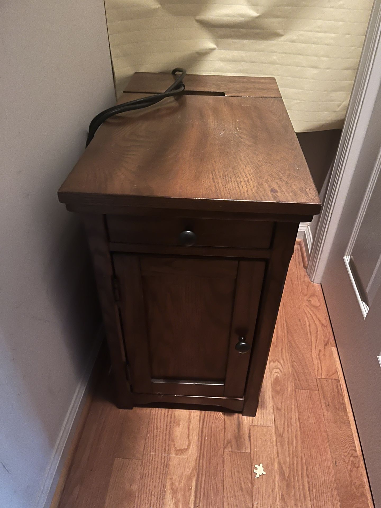 End Table With Power