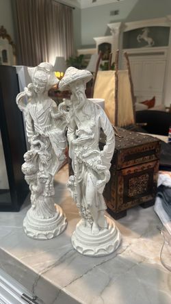 2 Japanese figures