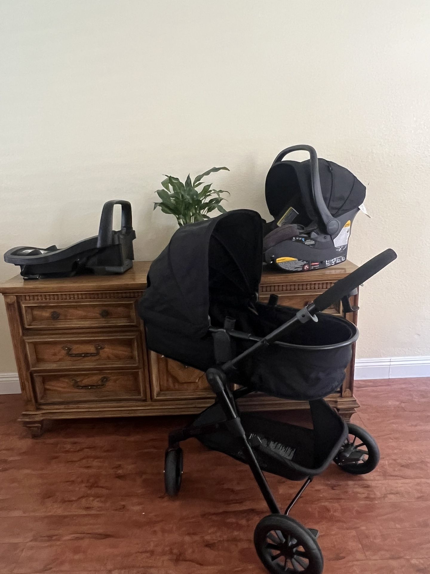 Evenflo Pivot Travel System