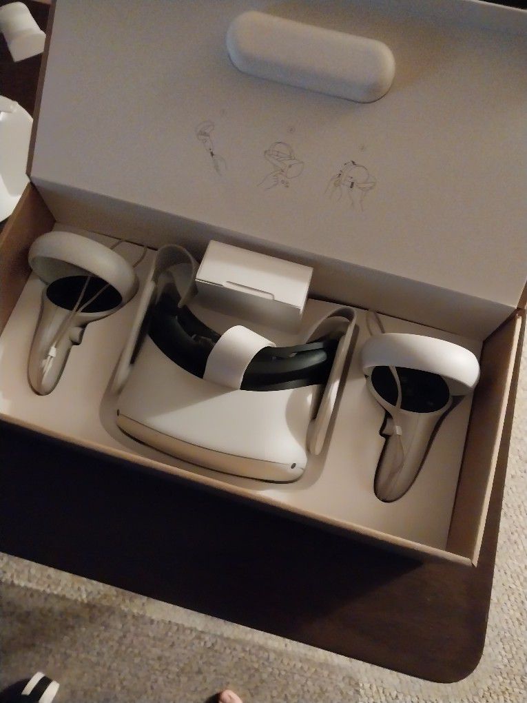 256 Gb Oculus With Headstrap, Stand, And Link Cable