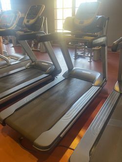 Precor 815 Treadmill 1 LEFT! LOW HOURS!