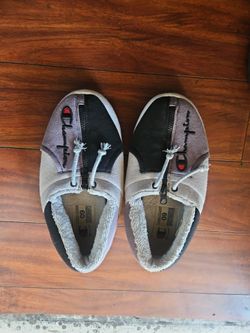 Champion Slippers  size 9.5