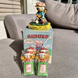 Vintage 1978 Enesco Hacker Garfield Golfing with Gopher Figurine & Xmas Magnets 