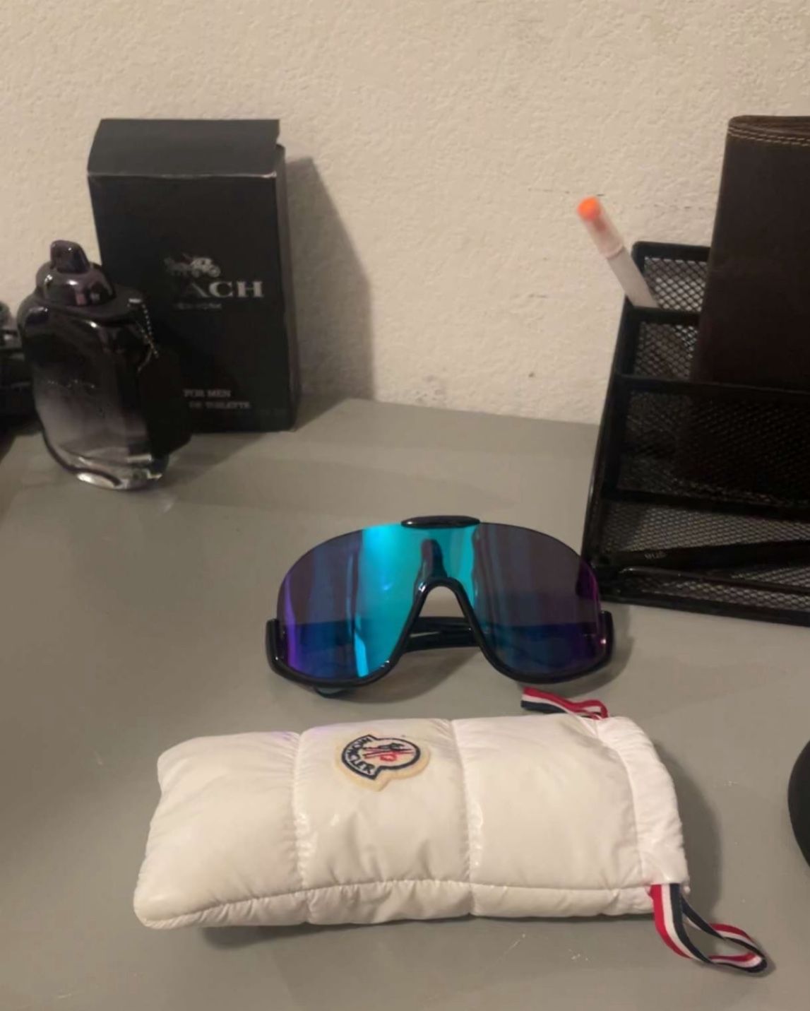 moncler sunglasses come with case and cloth