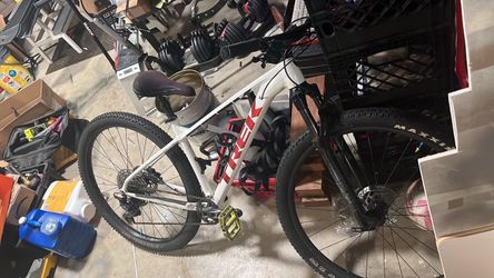 2021 trek x-caliber 8 red and white