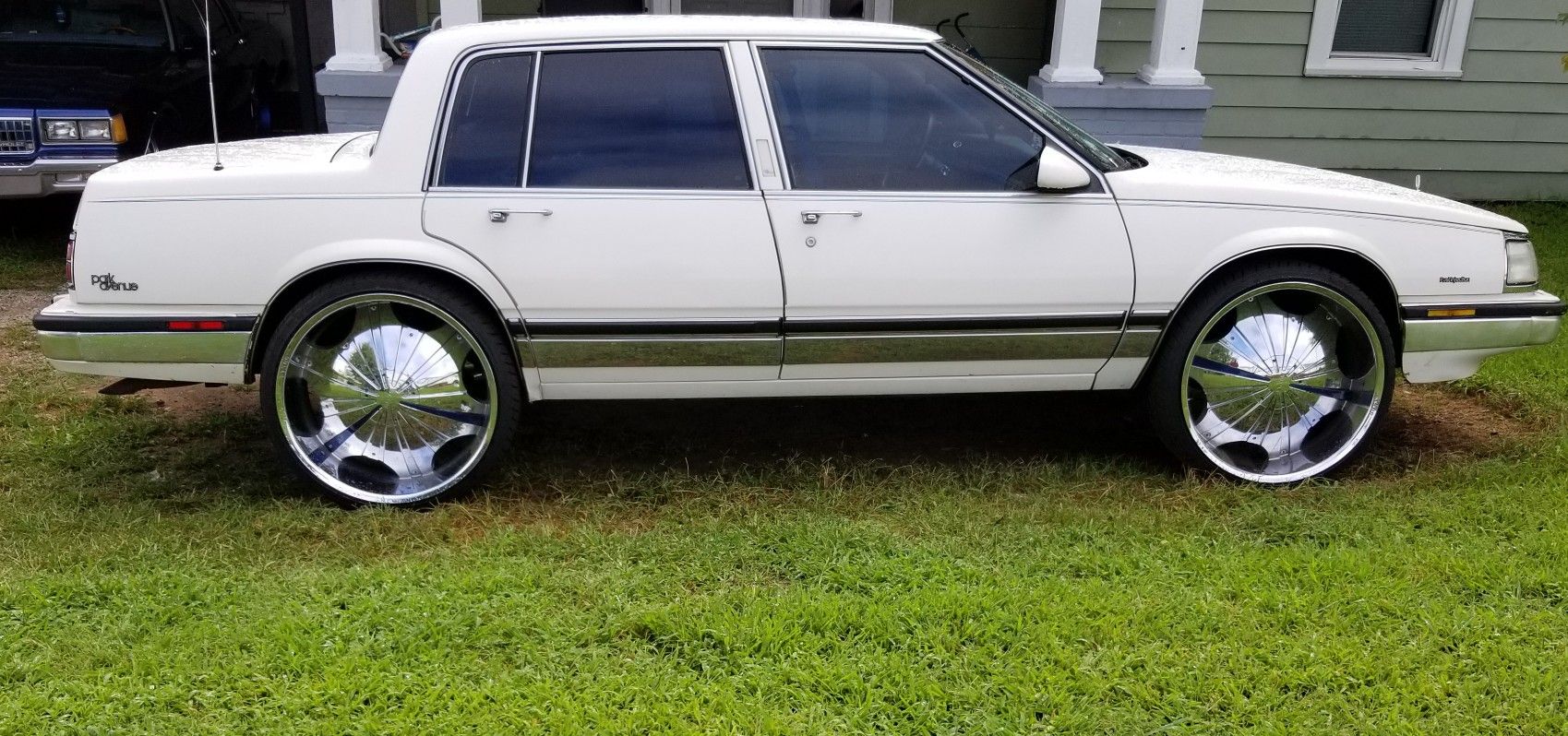 1989 Buick Park Avenue on 24's clean inside and out and a pair of 12 speakers and amp ready to go no problems just need a new driver