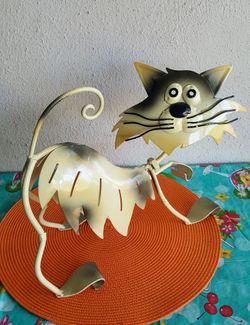 Metal cat