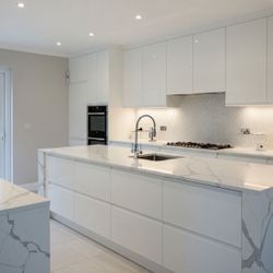 Custom Kitchen Cabinets 