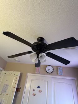 4 Ceiling fans $20 each 3 of them with light fixture