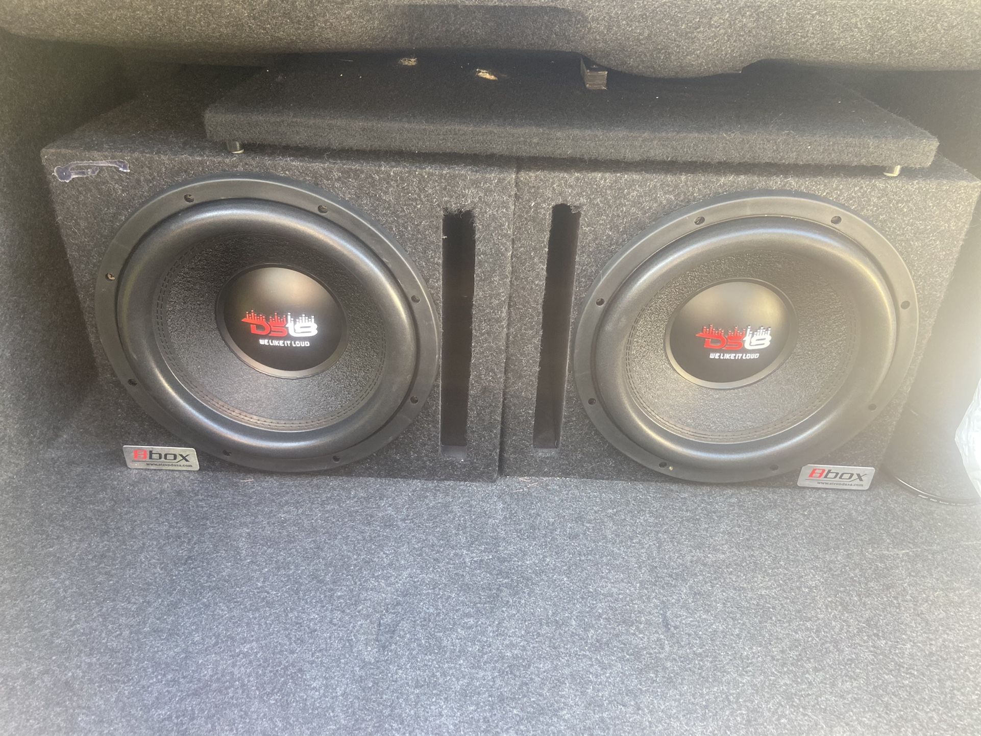 2 12s  With An 2000 Watt Amp