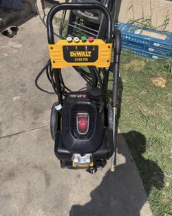 Shop DEWALT 3100 PSI 2.3 GPM Gas Pressure Washer with Honda GCV170 Engine, Reliable Residential Cold
