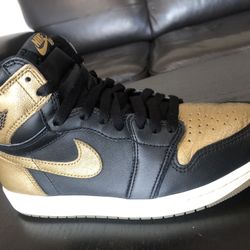 Nike Air Jordan 1 Black/gold Men’s Size 7.5 (women’s 9)