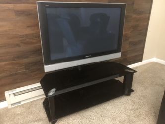 Tv and stand Panasonic 42 in