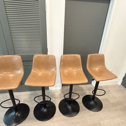 4 Bar Stools 