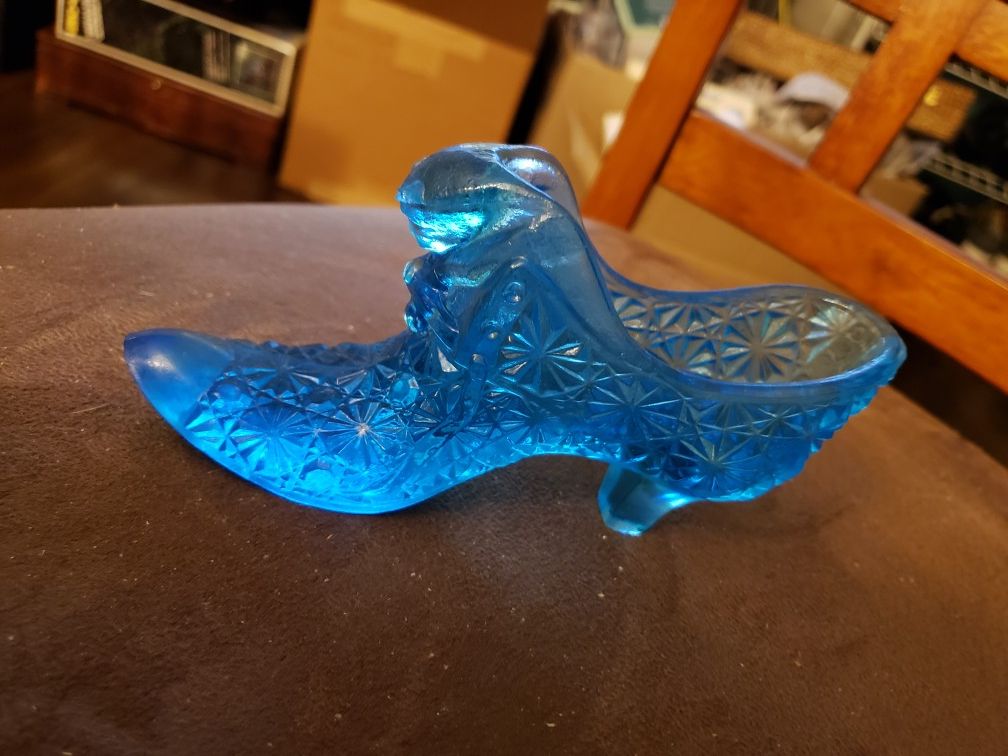 Fenton glass collection slipper/shoe with cat's head