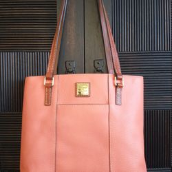 Dooney And Bourke Tote 