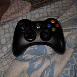 Black Xbox 360 Controller