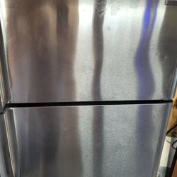 Frigidaire Stainless Steel Refrigerator In Good Condition For Sale 