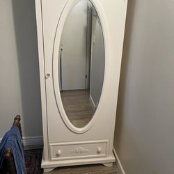 Wardrobe Or Cupboard With Mirror 