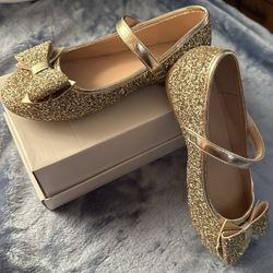 Girls Gold glitter flat shoes NWT Size 1