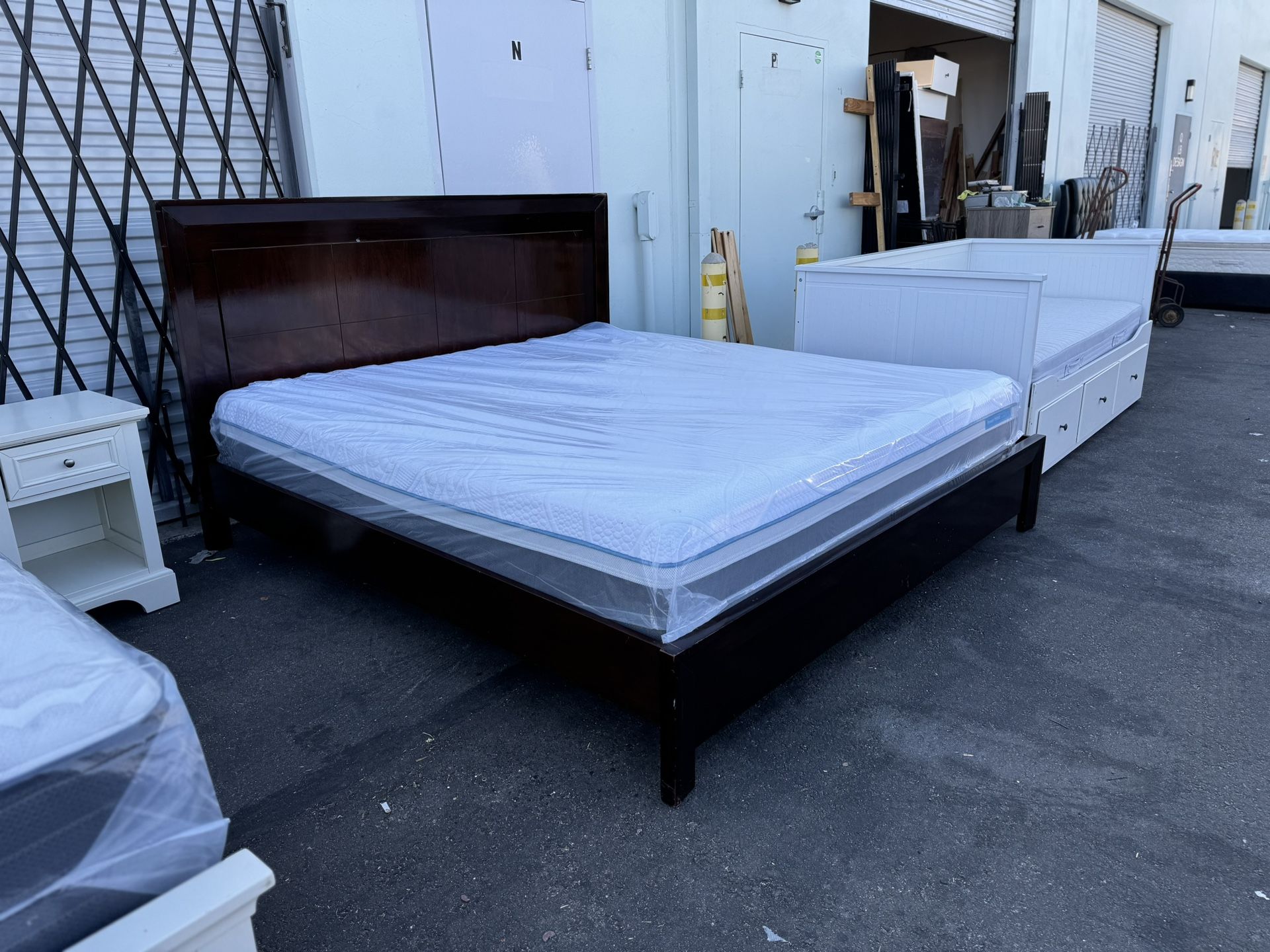 King Bed $369