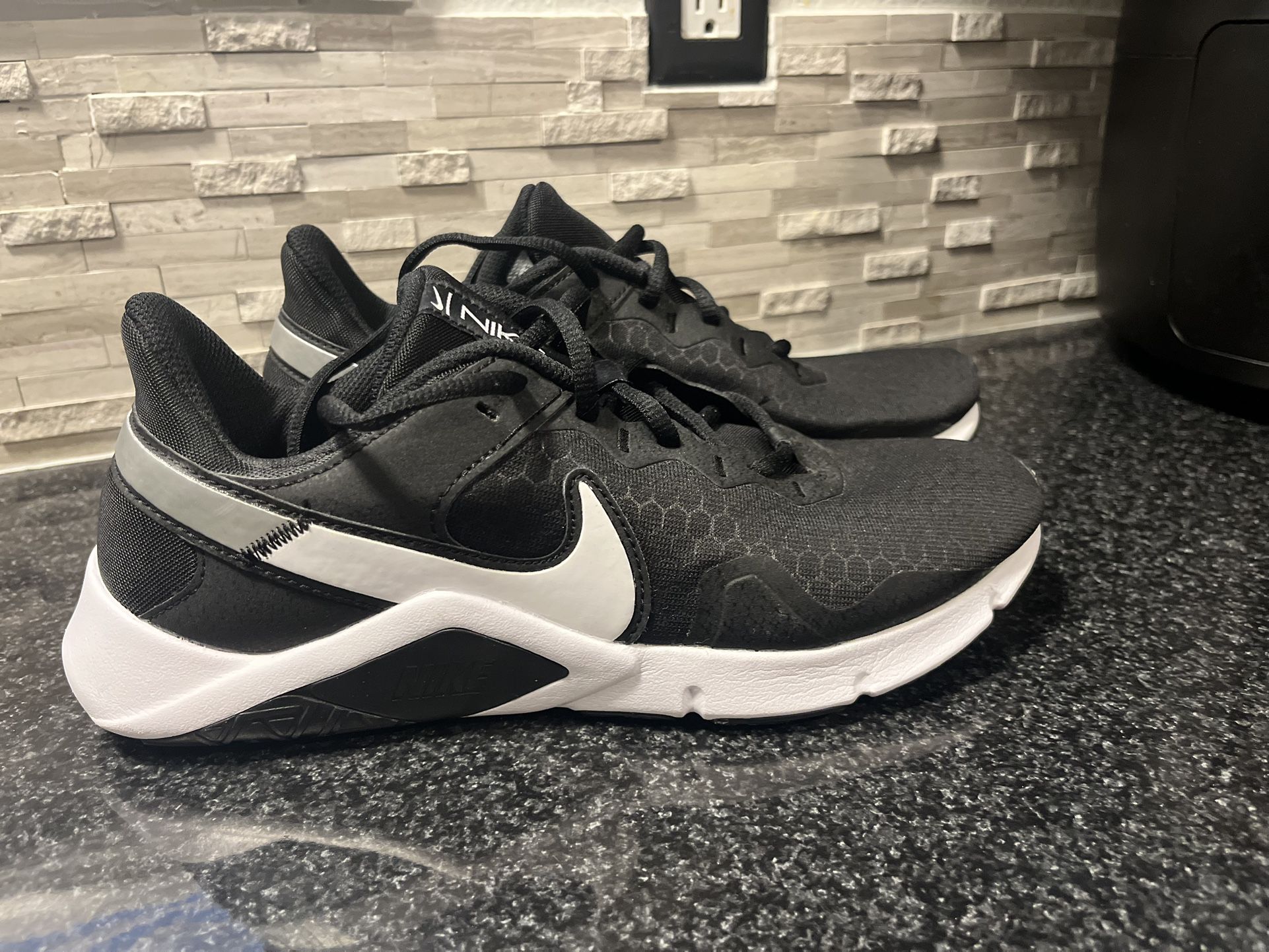 Men’s 8.5 Nike Shoes