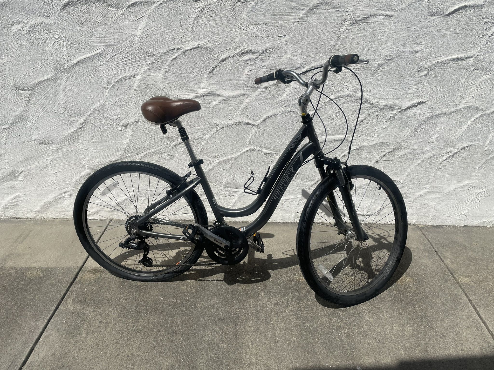Trek Navigator 2.0 Adult Cruise Bike - Original Owner