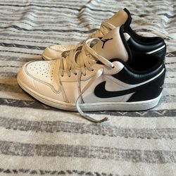 Jordan 1 Low OG Black And White size 10